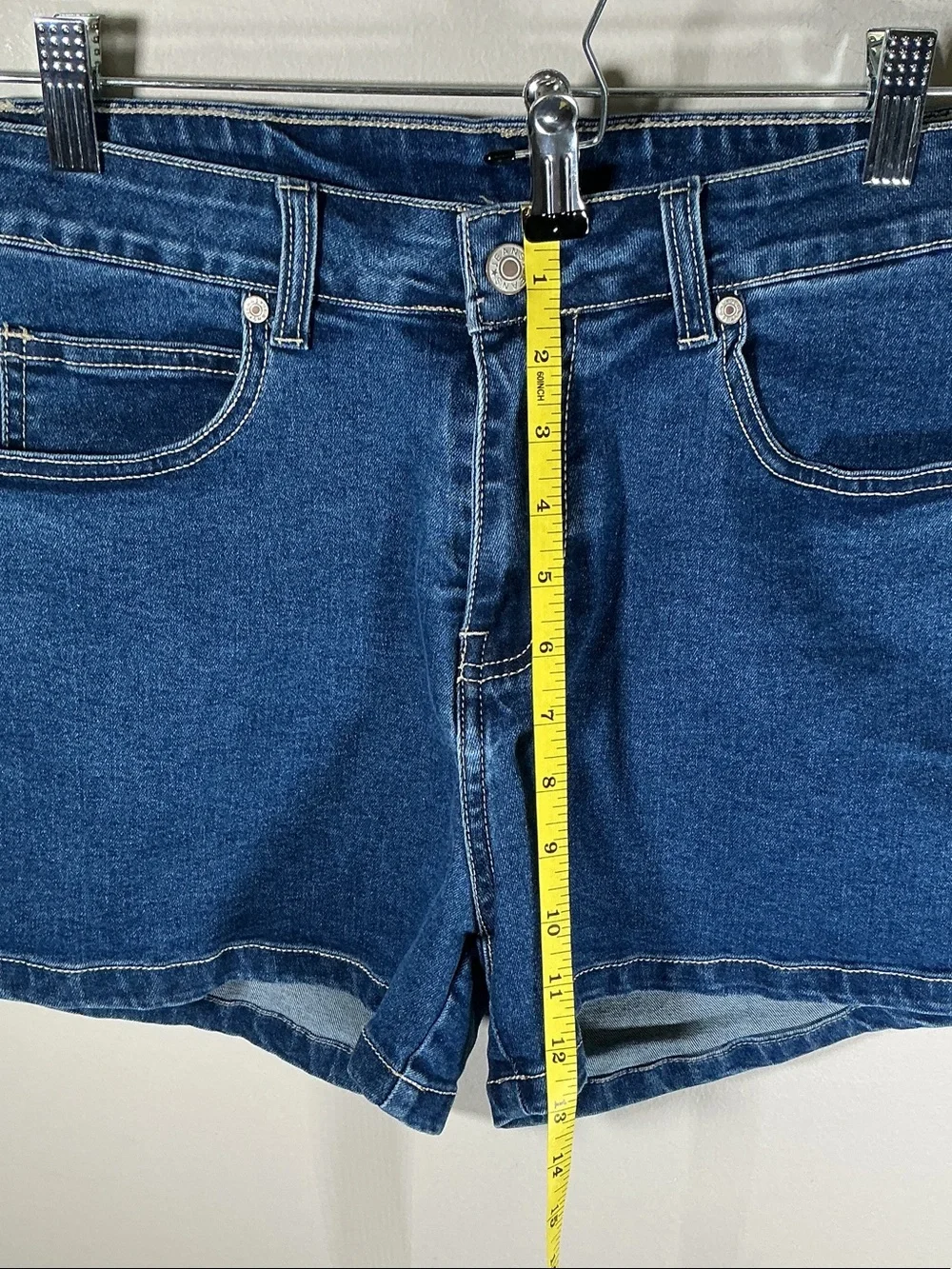 Women’s Dark Wash Stretch Denim Shorts Size Large
